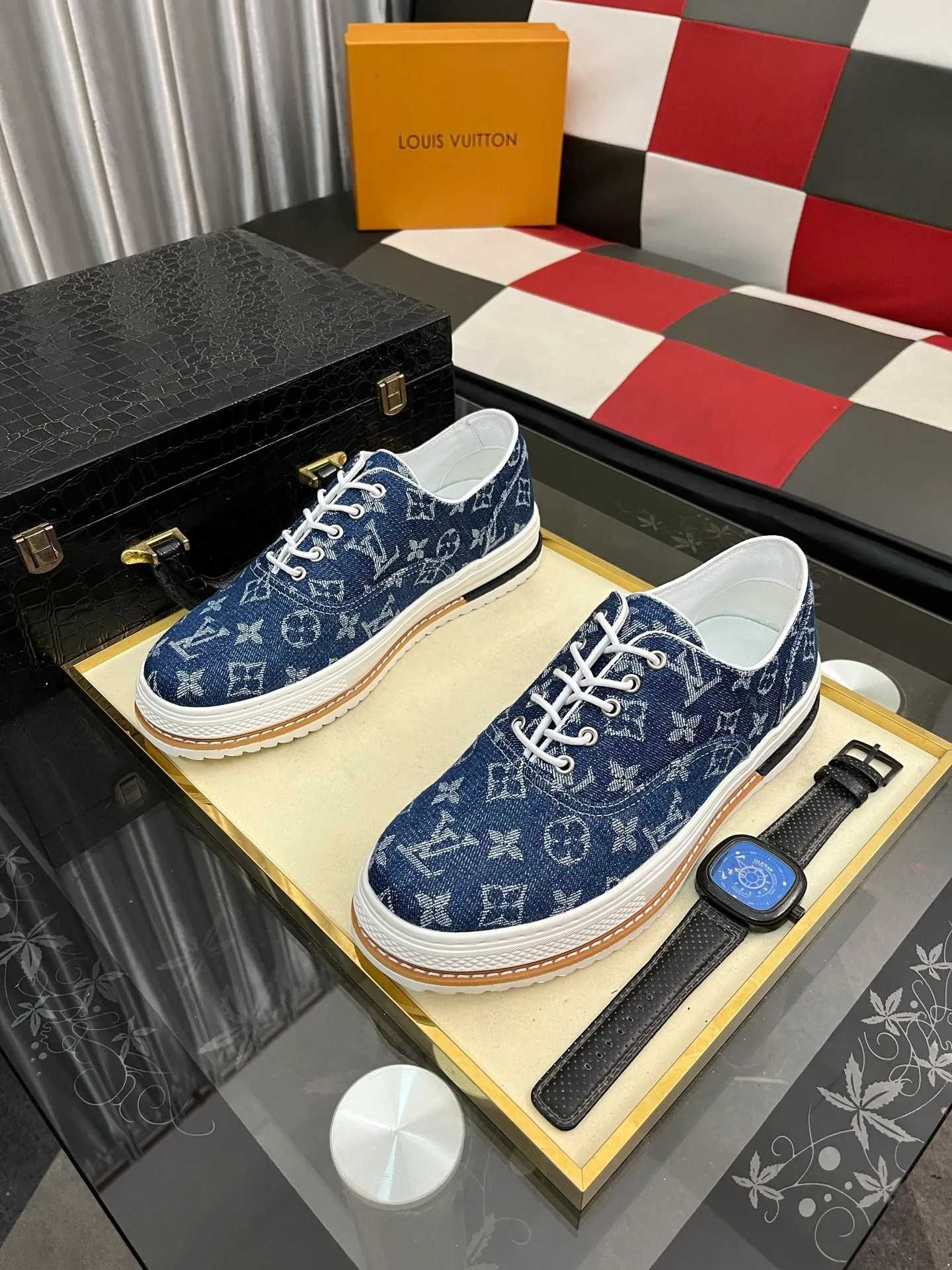 Men's Men's Shoes 💰420⌚️⌚️🇮🇹🇮🇹LV Louis Vuitton. The latest trendy casual shoes are popular in physical stores in sizes 38-44. New spring and summer comfortable imported custom original cowhide, unique jacquard fabric element design. Paired with sheepskin lining, Lv original bottom, [taiyang][taiyang] high-end packaging and high quality💪Details determine the quality, you can enter and leave the counter at will, welcome to compare🇮🇹